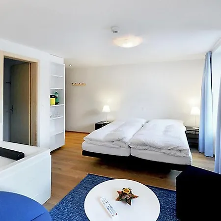 Апартаменты Sleeps 6 *