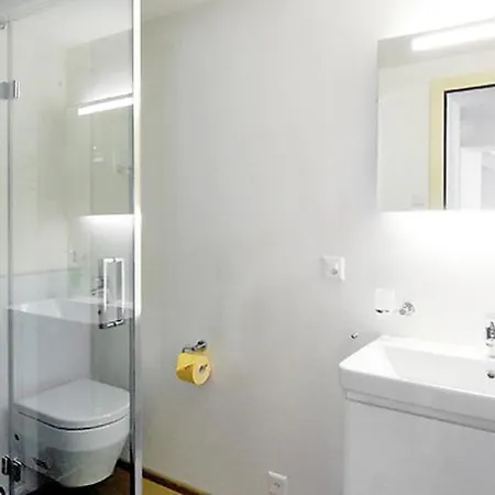 Апартаменты Sleeps 6 *
