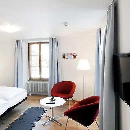 Apartment Sleeps 6 *